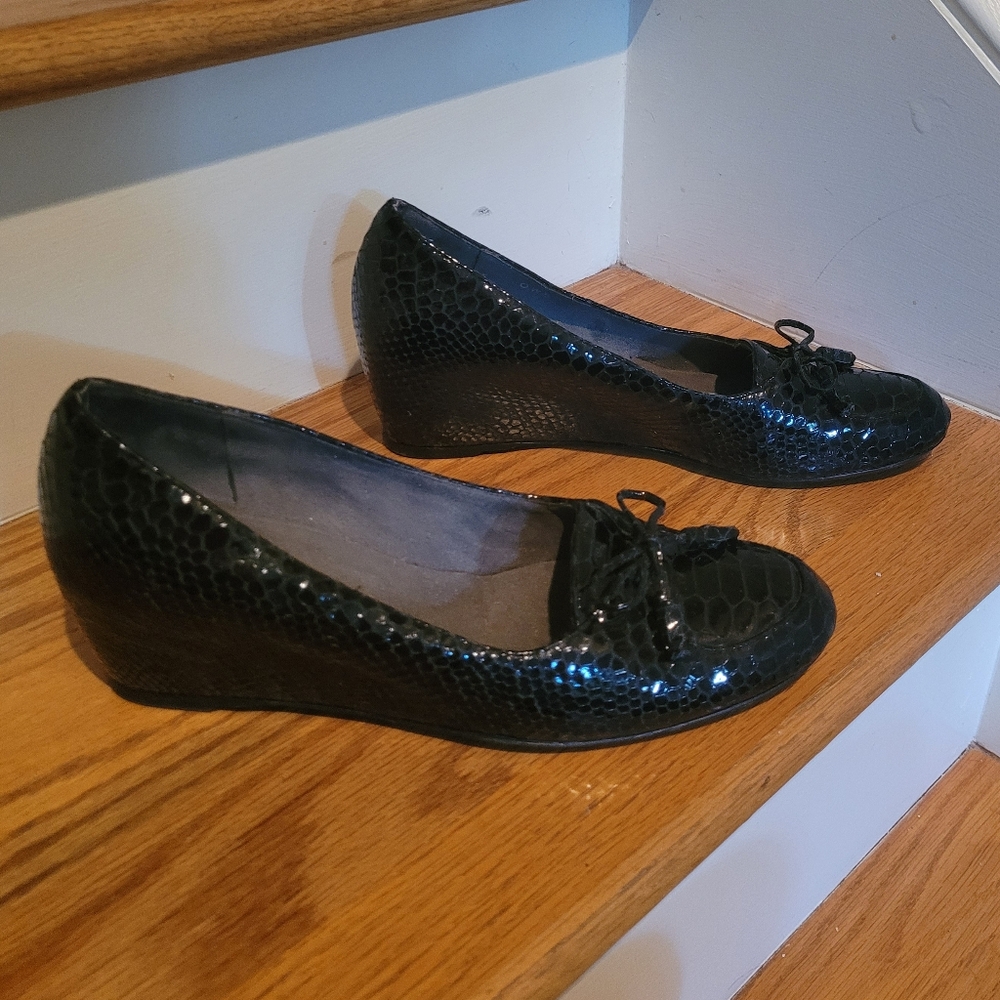 Stuart Weitzman Black Patent Snakskin Leather Wedge Heels
